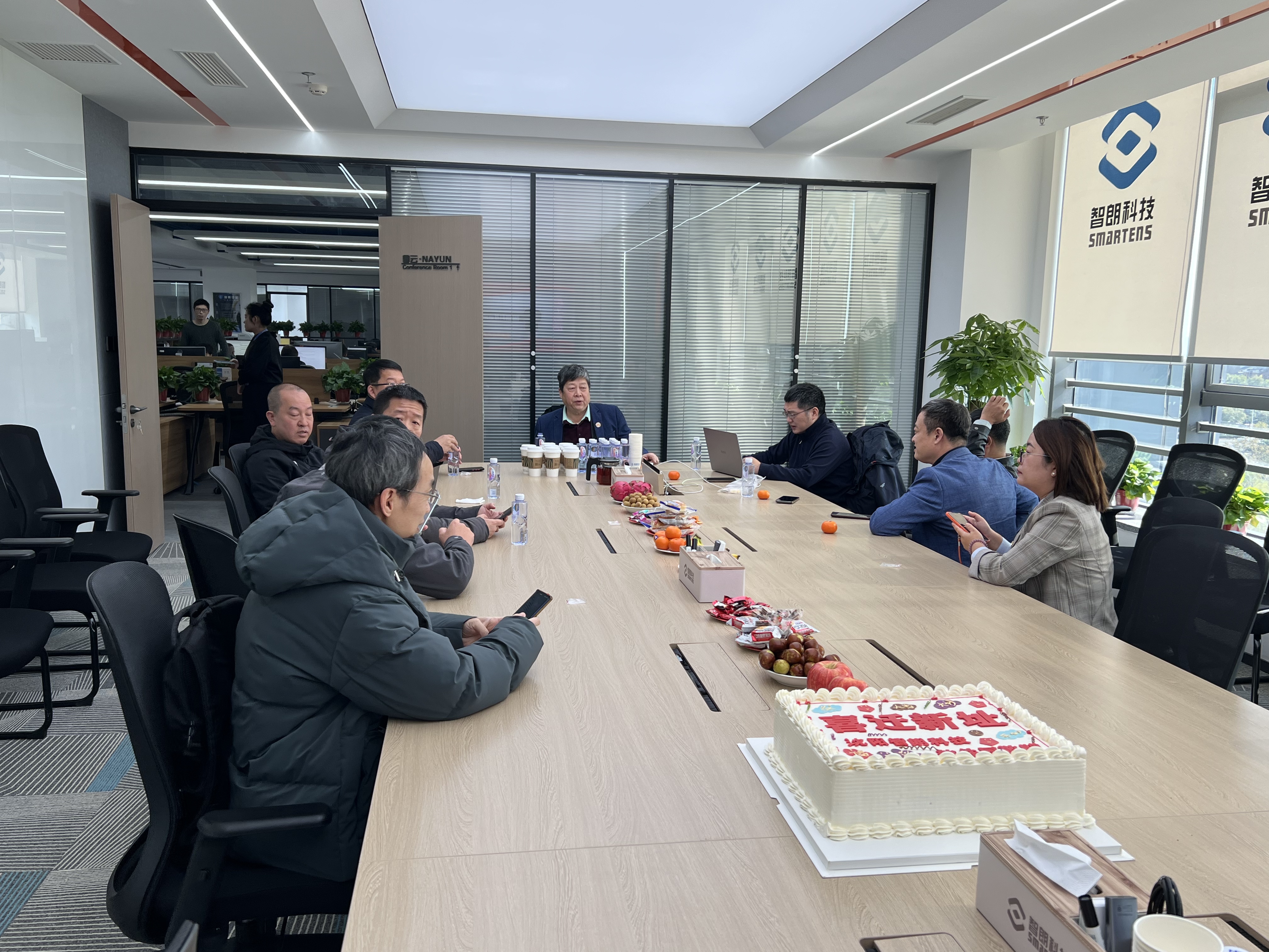 我司領(lǐng)導(dǎo)陳爾凡教授應(yīng)邀參加沈陽(yáng)智朗科技有限公司遷新址慶典，并參觀該公司科研成果和新產(chǎn)品。